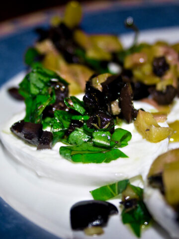 Mozzarella mit Oliven