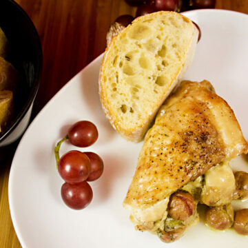 Gefüllte Hähnchenkeulen mit Trauben, Sellerie und Parmesan