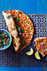 Türkische Pizza - Lahmacun (Foto: Christian Verlag/ Bree Hutchins 2015)