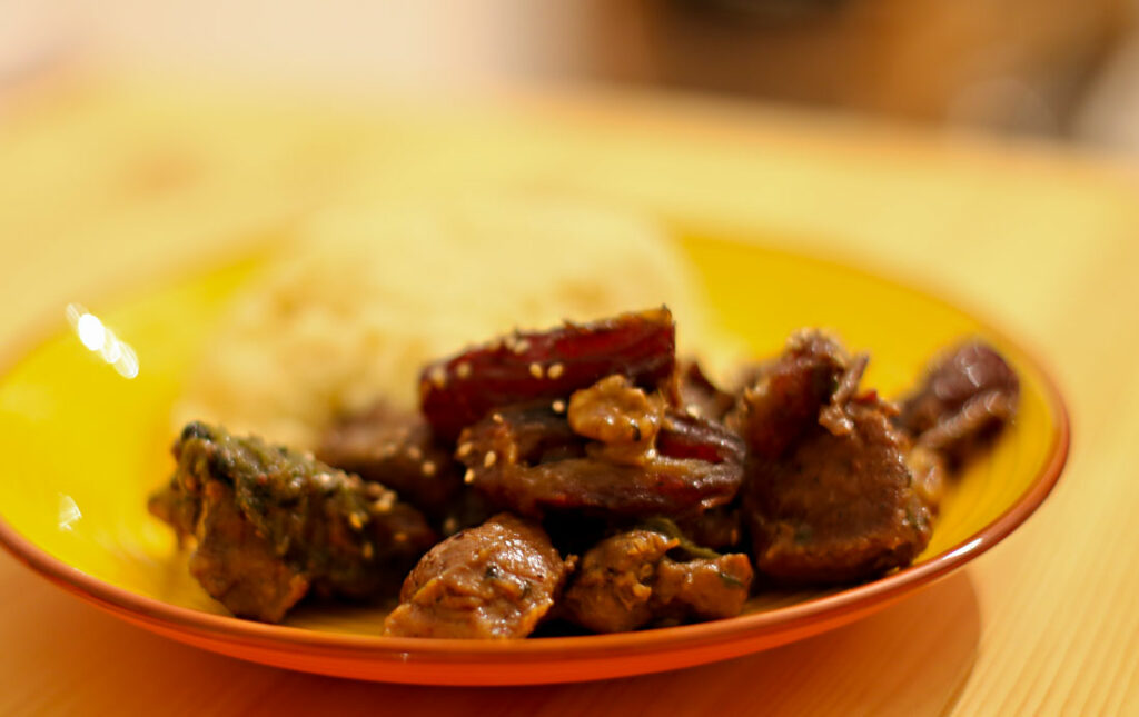 Lammtopf mit Datteln und Walnüssen - Rezept aus Marokko