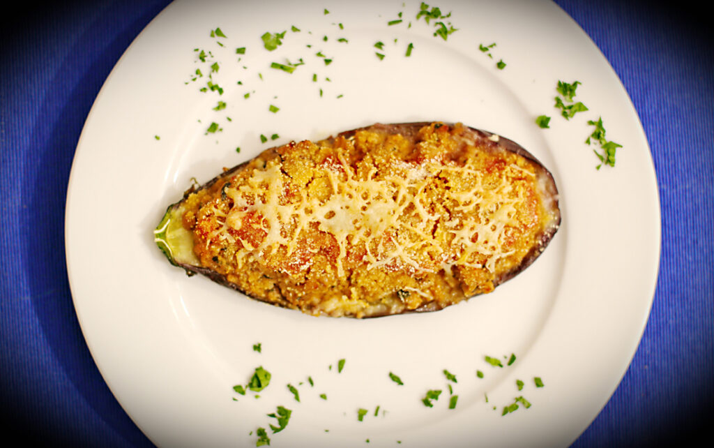 Gefüllte Aubergine mit Kalbshackfleisch | Rezept aus Apulien