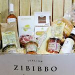 Eine Genussbox Apulien mit verschiedenen italienischen Lebensmitteln