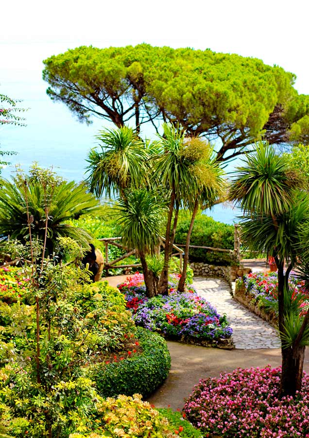 Pflanzen und Bäume im Garten der Villa Rufolo.