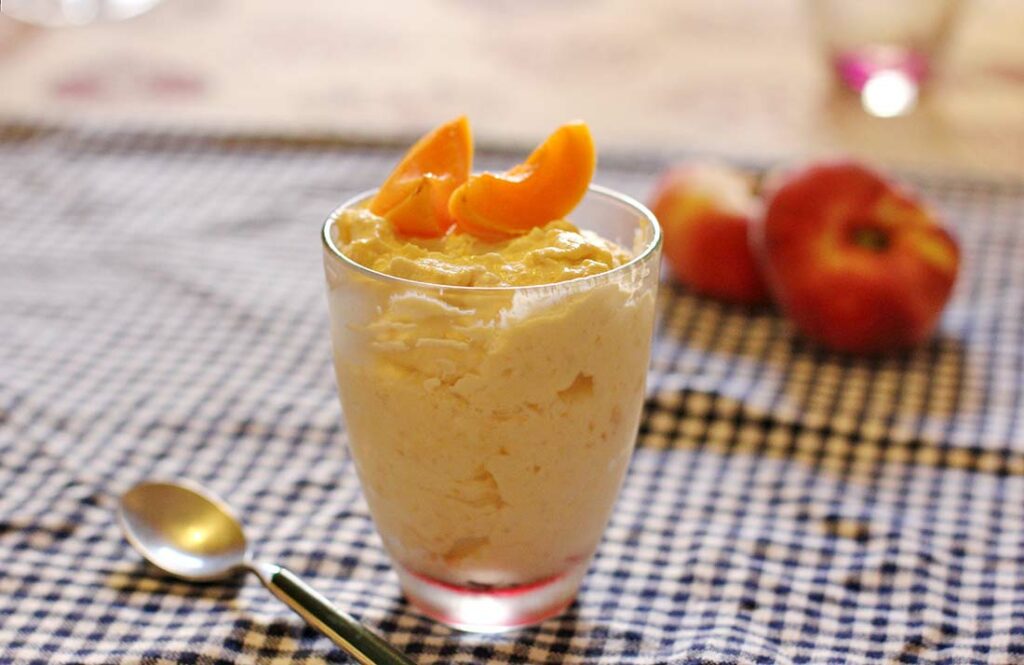 Sommerliches Aprikosencreme-Dessert