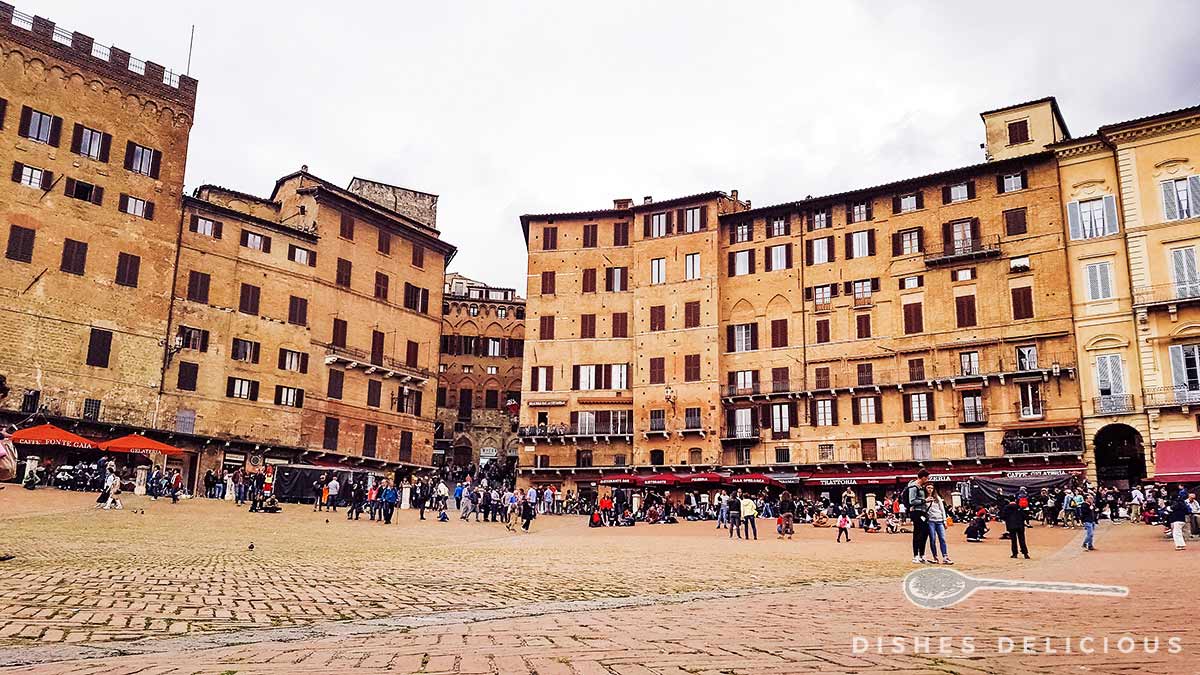 Panorama der Piazza del Campo in Siena