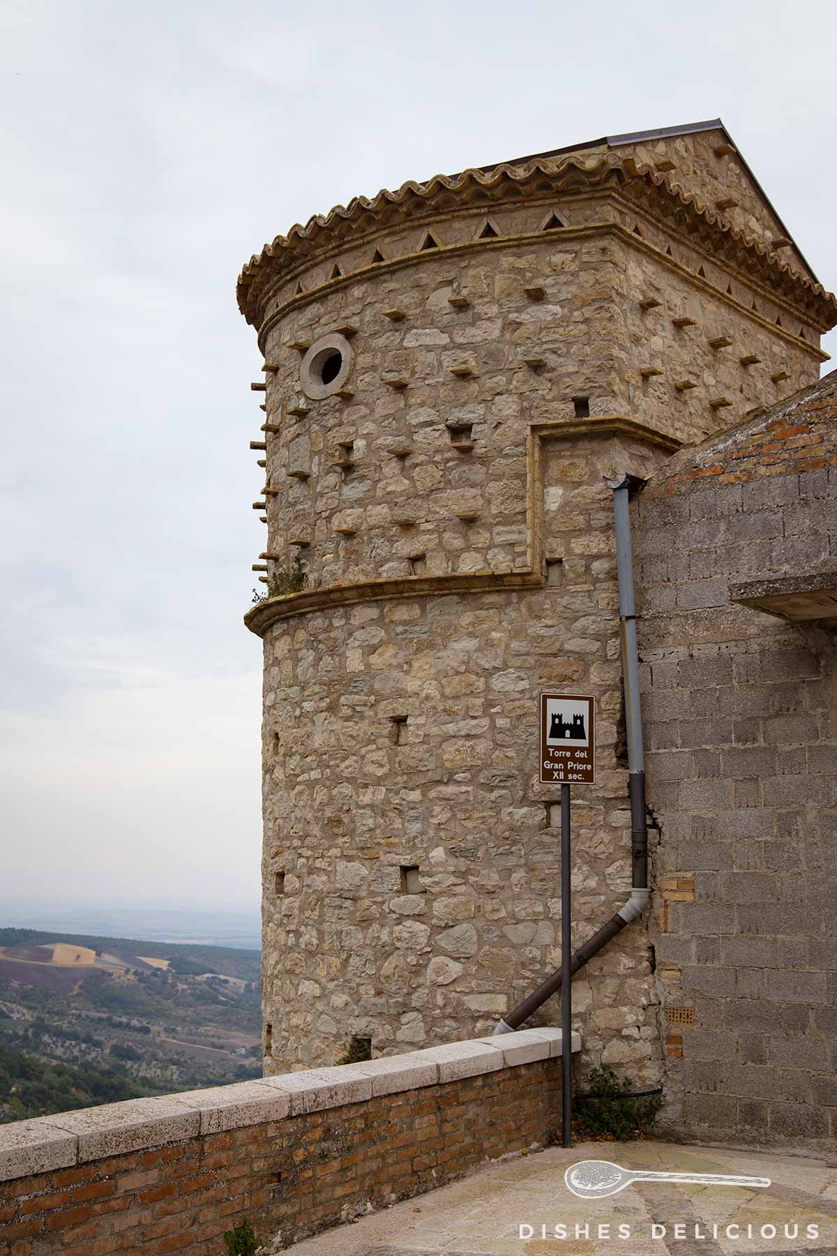 Foto des alten Templer-Turms Gran Priore.