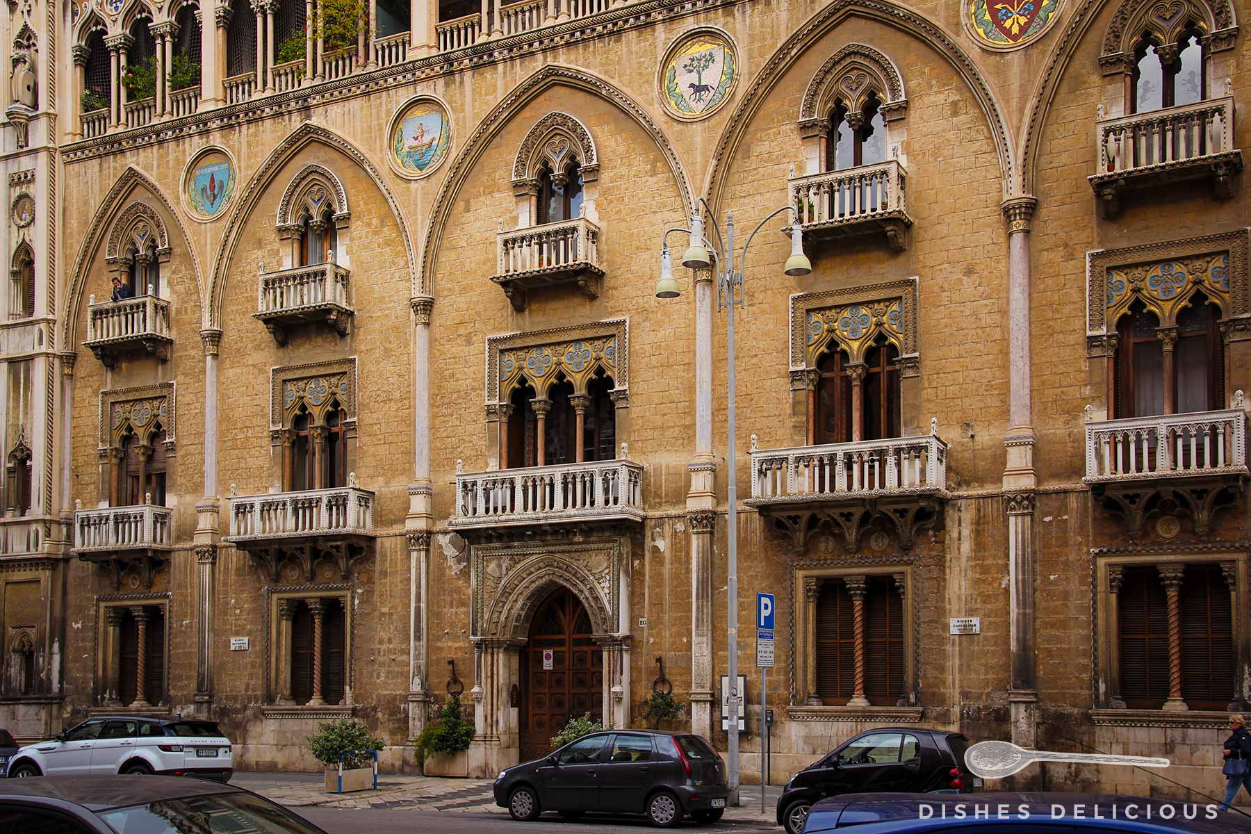 Palazzo Fizzarotti mit venezianischer Gotik-Fassade