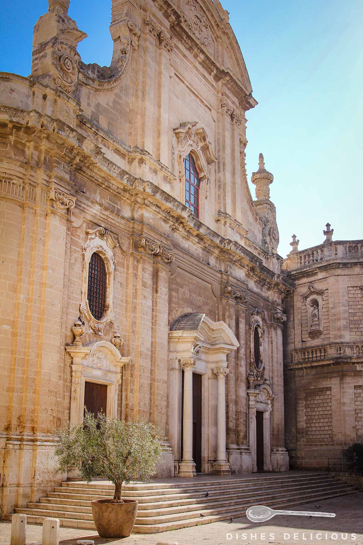 Barockverzierte Fassade der Kathedrale Maria della Madia.