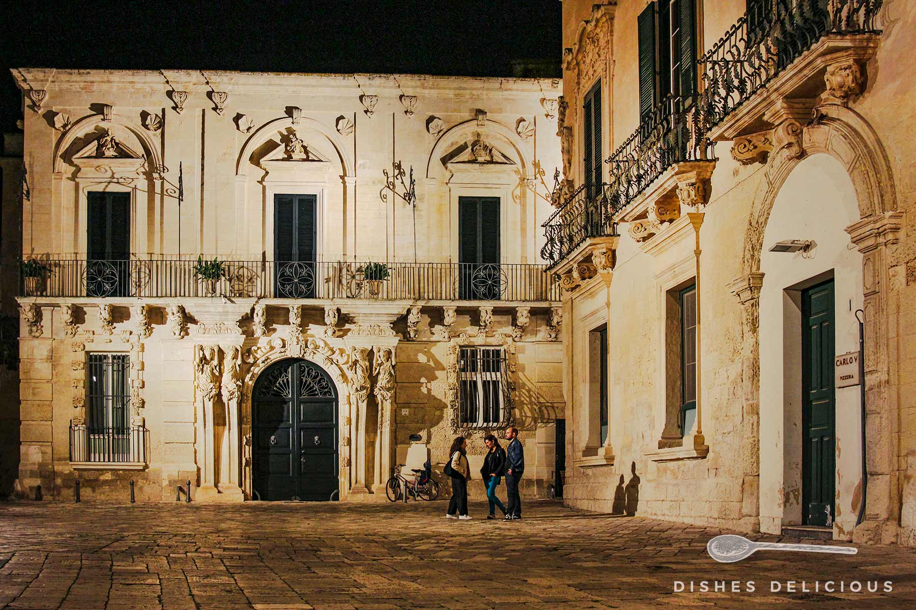 Nachts am Palazzo Marrese.