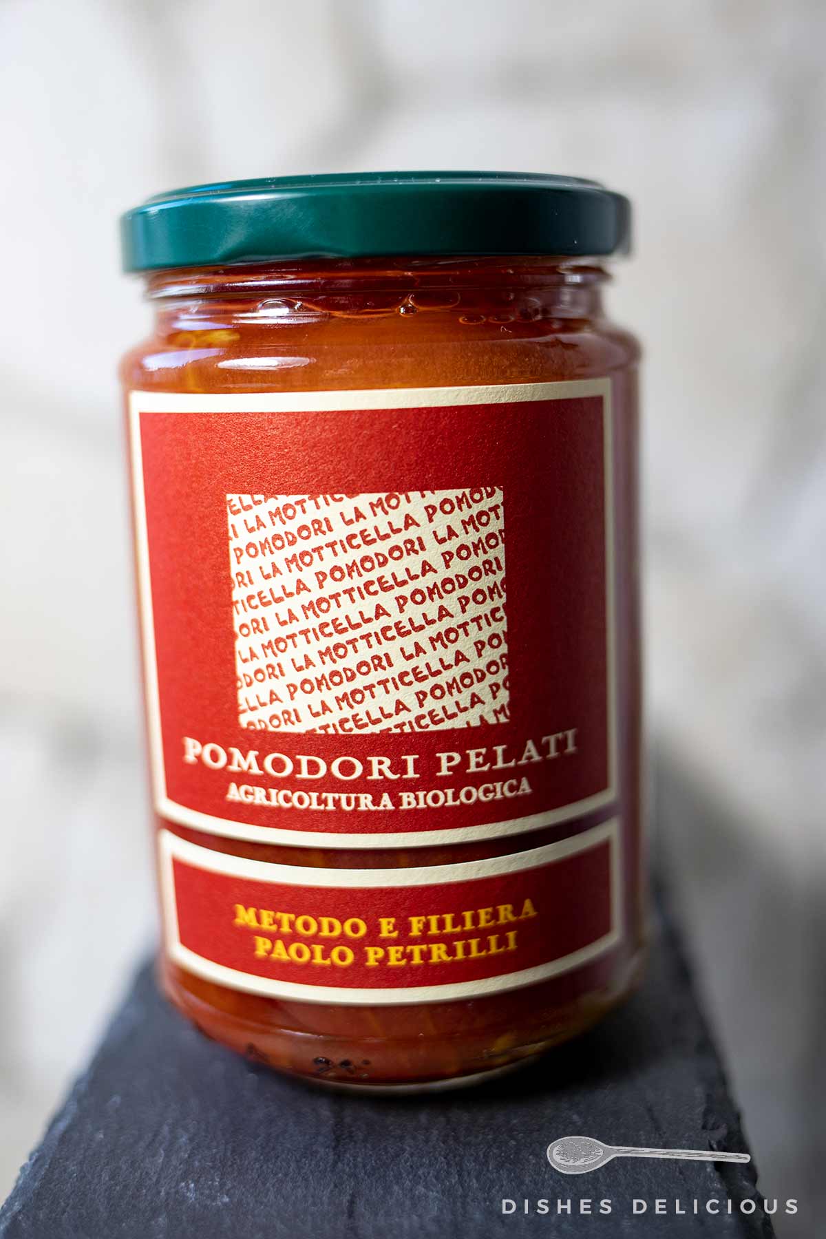 Ein Glas "Pomodori Pelati".