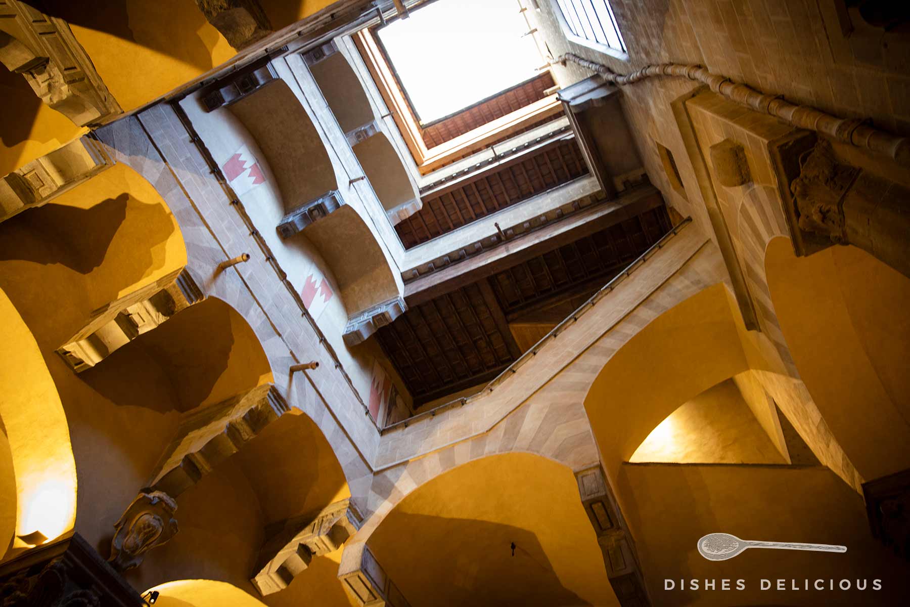 Treppenhaus im Palazzo Davanzati - eine der unbekannten Sehenswürdigkeiten von Florenz.