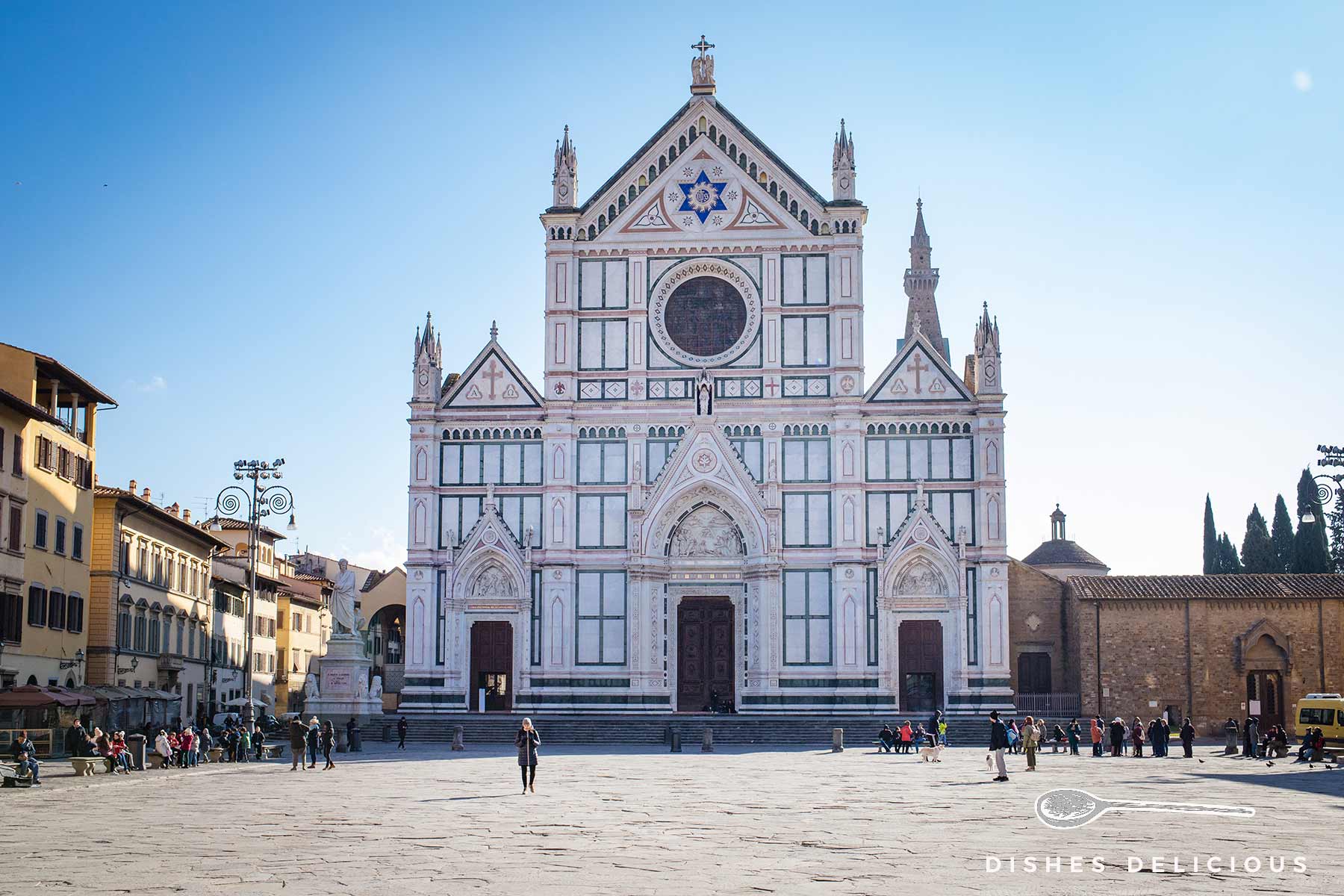 Die marmorverzierte Fassade der Basilica Santa Croce.