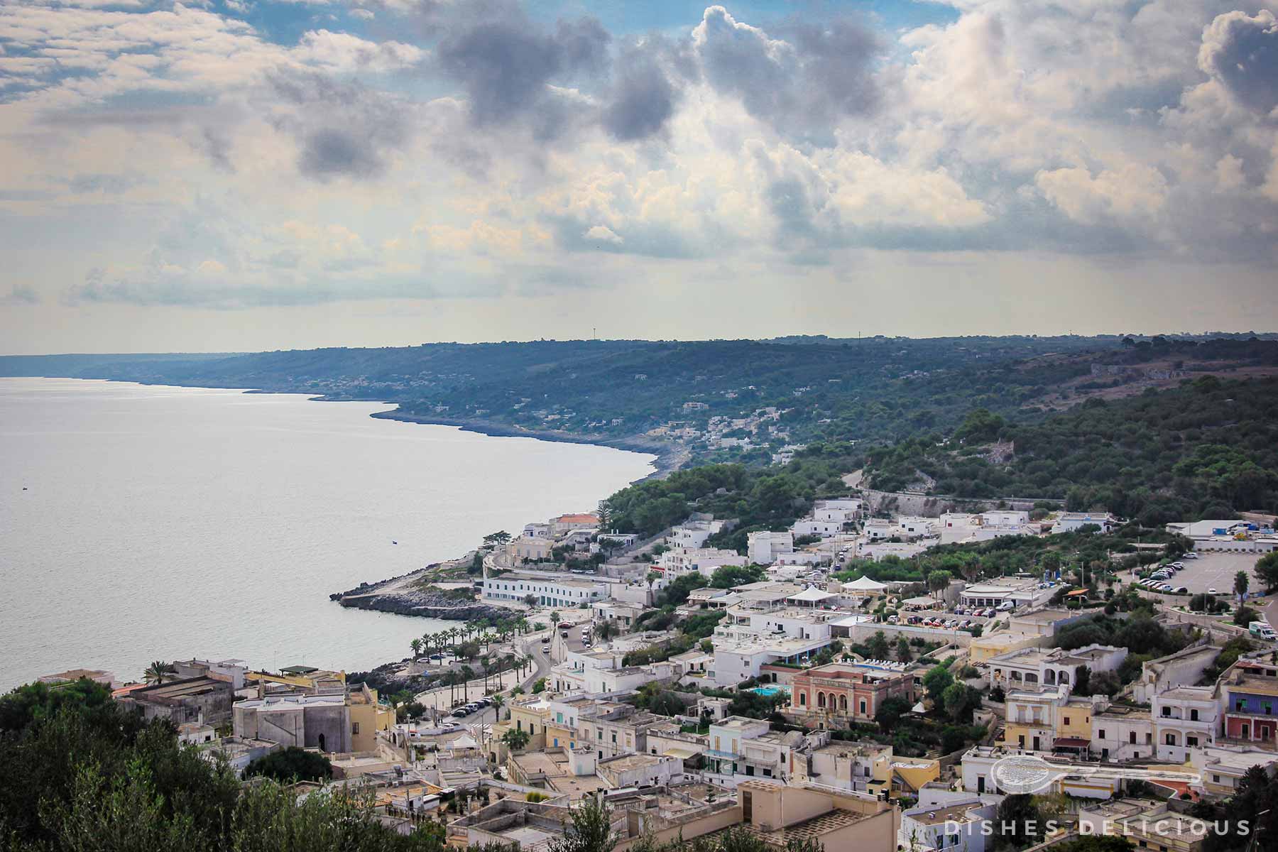 Blick auf Marina di Castro und die Ostküste des Salento.