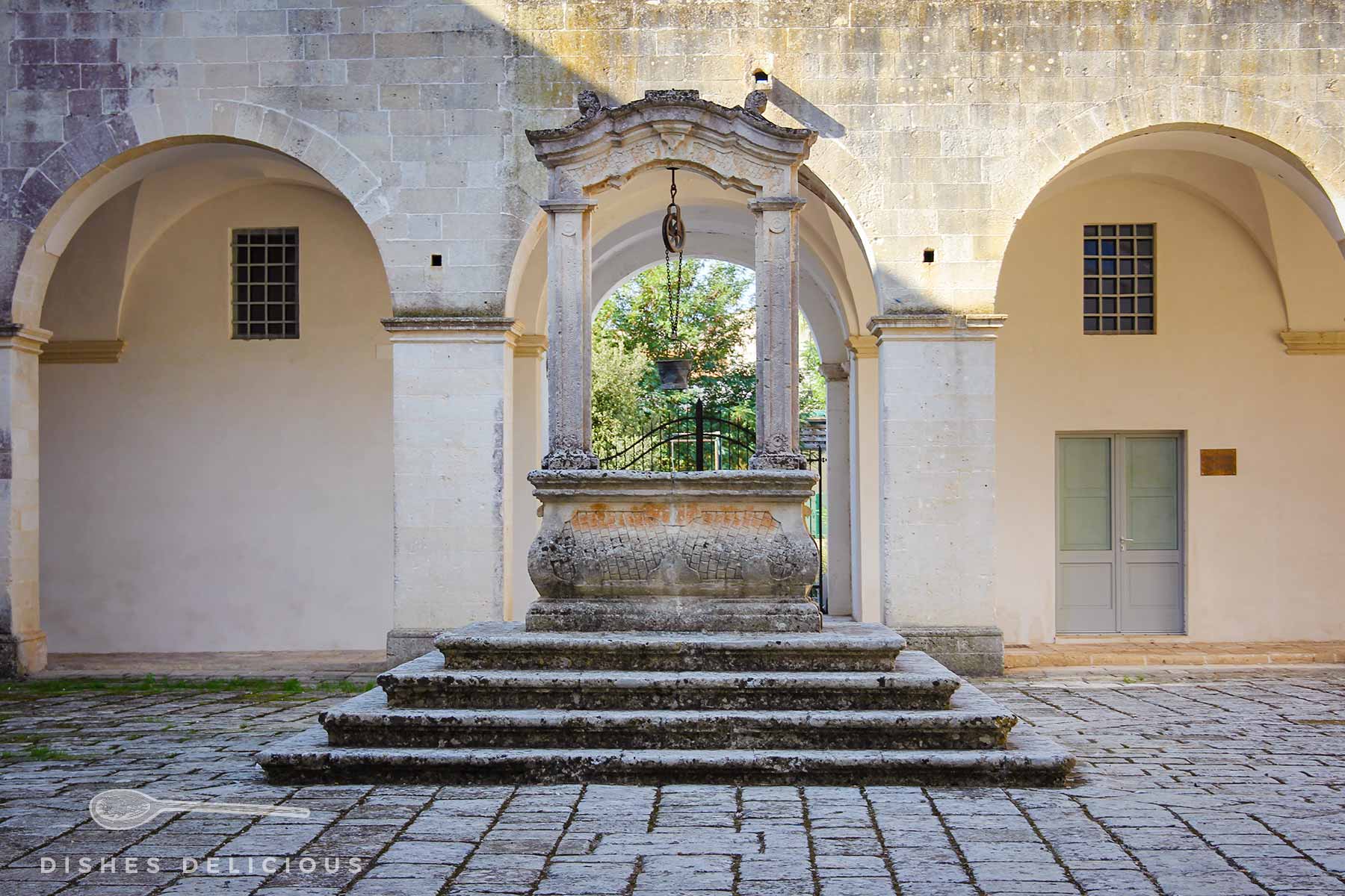 Alter Brunnen im ehemaligen Dominikanerkloster von Sternatia.